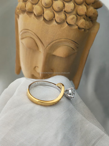 Anillo de Diamantes de Corte Redondo en Oro Blanco y Amarillo, Anillo de Compromiso de Dos Tonos con Engaste Clásico de Diamantes, Joyería Elegante y de Lujo - Product Image 3