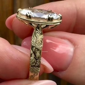 แหวนหมั้นเพชรทรงรี 5 กะรัต เพาะเลี้ยงในห้องปฏิบัติการ ทองคำขาว 18K สลักลายอาร์ตเดโค รับรองโดย IGI ของขวัญครบรอบสุดหรู - Product Image 3