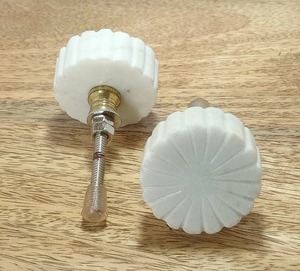 Perillas de Resina y Madera de la Mejor Calidad para Cocina y Dormitorio, para Armarios, Roperos y Cómodas - Fabricante de Accesorios de Ferretería India - Product Image 1