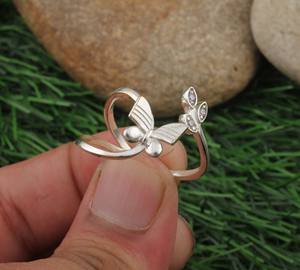 Anillo de Plata de Ley 925 con Engaste de Bisel y Circonita Cúbica de Corte Brillante, Hecho a Mano, Estilo Bohemio Clásico, Delicado y Minimalista, para Novia, Boda o Fiesta - Product Image 5