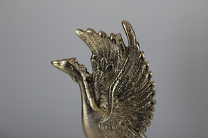 Escultura de Fénix de Latón Hecha a Mano, Elegante Figura de Pájaro en Vuelo, Estatua de Metal de Lujo para Decoración de Mesa, Hogar u Oficina - Product Image 4