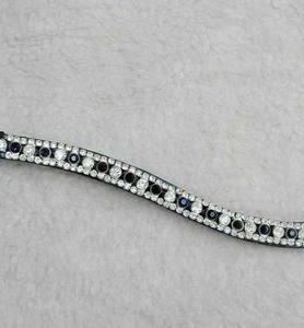 Diadema de Cuero de Alta Calidad para Caballo con Diseño de Tres Filas de Cristales Blancos y Negros para Accesorios de Brida, Disponible al Mejor Precio del Mercado - Product Image 4