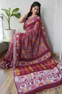 Saris en coton pur avec motif imprimé unique et attrayant, accompagnés d'un chemisier en lin, offrant un look traditionnel pour toutes les occasions. - Product Image 2
