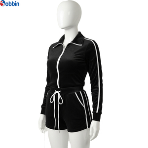 Conjunto Deportivo de 2 Piezas para Mujer, Estilo Hip Hop, Chaqueta Negra de Manga Larga con Cremallera y Pantalones Cortos con Franja Lateral, Tejido Transpirable de Poliéster - Product Image 3