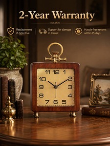 Reloj de Escritorio Cuadrado de Madera con Detalles en Latón, Diseño Tradicional, Movimiento de Cuarzo, Funciona con Batería, Función de Alarma - Product Image 5