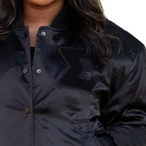 Chaqueta Bomber Negra Sigma Gamma Rho para Mujer, con Cierre, Estilo Casual Urbano, Corte Premium - Product Image 4