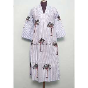 Robe longue bohème imprimée palmiers, écologique, faite main en coton, col en V, style hippie, grande taille, taille naturelle, respirante pour femme - Product Image 1