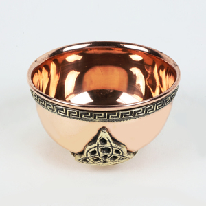 Cuenco de Cobre Triquetra Pequeño para Incienso, Multiusos, Hecho a Mano por Artesanos Indios - Product Image 3