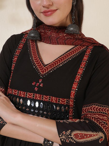 Black Embroidered V-Neck Knee-Length Quick Dry <b>Kurta</b> Palazzo Dupatta <b>Women</b> Traditional Cotton Casual Wear India Pakistan Style - Product Image 6