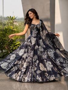 Conjunto de Lehenga Jmy Chu con diseño digital impreso y bordado con lentejuelas, con blusa y Dapatta, listo para usar. - Product Image 2