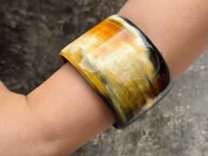 กำไลข้อมือและกำไลเขาควายทำมือ ปรับแต่งสีสันได้ เป็นมิตรกับสิ่งแวดล้อม แฟชั่นโบราณ สวยงาม คล้ายของแท้ ของสะสมงานศิลปะ - Product Image 4