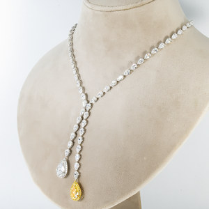 Collar con Colgante de Diamante FIY Corte Pera en Oro Blanco de 18K de la Mejor Calidad para Mujer y Eventos Nocturnos Disponible para la Venta - Product Image 3