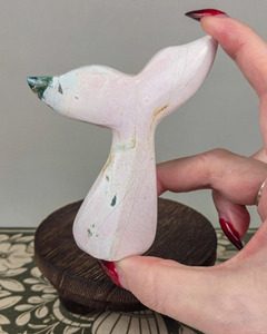 Sculpture de queue de baleine en jaspe licorne naturel, pierre précieuse polie, thème océan, décoration intérieure, cadeau, vente en gros - Product Image 2
