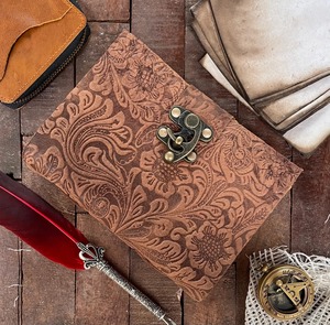 Journal en cuir gaufré floral, papier à bords frangés antique, livre des ombres - Product Image 3