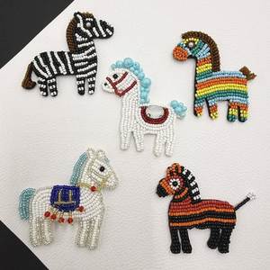 Patch brodé exclusif en perles de rocaille pour vêtements modernes, patch perlé artisanal artistique pour la décoration de vêtements - Product Image 6