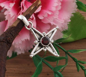 Piedra Preciosa de Granate Rojo Natural en Forma de Estrella, Plata de Ley 925 Chapada en Platino, Estilo Vintage, Joyería al por Mayor, Unisex, Piedra de Nacimiento de Enero - Product Image 1