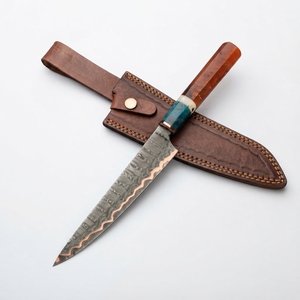 Cuchillo de hoja fija de acero de Damasco y cobre con mango de resina ámbar y espaciador de turquesa, con funda de cuero, venta al por mayor, a granel, B2B, OEM - Product Image 1