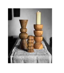 Portavelas de madera contemporáneo diseñado para complementar las tendencias modernas en muebles y decoración. - Product Image 1