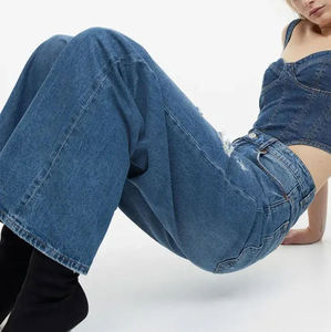 กางเกงยีนส์ขากว้างสีน้ำเงินเข้มแบบขาดๆ ซักฟอก สไตล์เก๋ที่สุดสำหรับผู้หญิง กางเกงยีนส์ขาดๆ แฟชั่นสำหรับผู้หญิง มีจำหน่ายแล้ว - Product Image 4