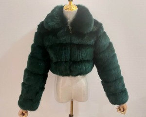 Veste matelassée courte brillante de haute qualité pour femme, style décontracté, avec fourrure et design matelassé moelleux pour l'hiver - Product Image 1