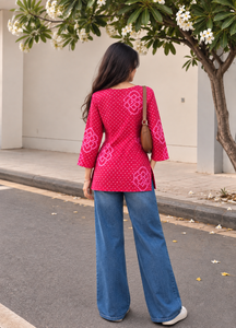 Robe longue ample ethnique pour femme, imprimée Bandhej rouge, avec manches évasées, élégante pour un usage décontracté, vêtements en gros - Product Image 2