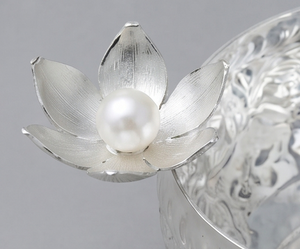 Cuenco Decorativo de Plata Hecho a Mano de Primera Calidad con Diseño Floral Tallado y Acento de Loto Perlado, Estilo Chino Tradicional para Regalo - Product Image 2