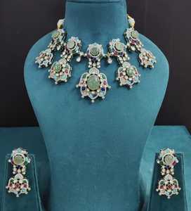 Collier de qualité supérieure avec de magnifiques boucles d'oreilles, design classique et unique, bijoux parfaits pour les mariages et les occasions festives - Product Image 2