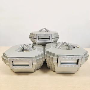 Revêtement antiadhésif en céramique de qualité supérieure et récipients en métal rehaussent les saveurs naturelles des aliments sans absorber les odeurs ni les taches. - Product Image 3