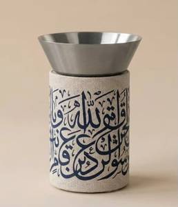 Brûleur d'encens artisanal en aluminium avec base cylindrique à motif de cheval bleu pour une utilisation aromatique toute l'année - Product Image 6