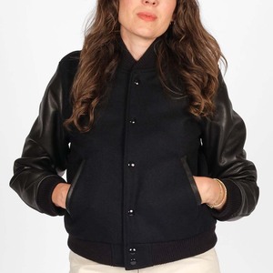 Chaqueta Bomber Varsity Personalizada para Mujer en Lana Negra y Cuero – Cuerpo de Lana Premium, Mangas de Cuero, Puños Acanalados y Botones a Presión - Product Image 1