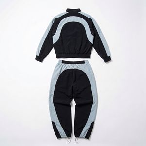 Conjunto de Chándal Cortavientos Personalizado |   Chaqueta Deportiva Ligera de Nailon y Pantalones para Correr |   Fabricante de Ropa Deportiva OEM - Product Image 2