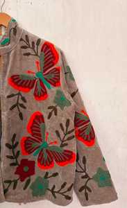 Chaqueta de Terciopelo Bordada con Mariposas y Sueños, Diseño Artístico Floral Suzani, Prenda Exterior Boho Única para Mujer - Product Image 5