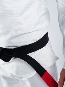 Uniforme de Jiu Jitsu Blanco de Primera Calidad, Duradero y Cómodo, con Parches Elegantes para Entrenamiento de Artes Marciales - Product Image 3