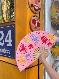 Ajoutez des éventails traditionnels vietnamiens en bambou à votre collection avec des designs personnalisés et une offre de vente en gros mondiale - Product Image 4