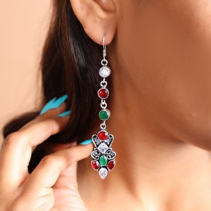 Pendientes de latón con circonitas multicolor en forma de campana |   Joyería Étnica Plateada en Plata Antigua para Mujer, Venta al Por Mayor - Product Image 2
