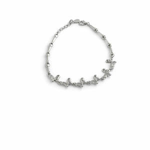 Pulsera de Cadena con Dije de Mariposa Minimalista Namivaa, Diseño Clásico y Elegante para Mujer, Regalo - Product Image 1