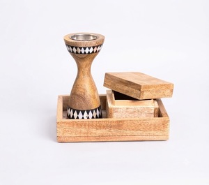 Quemador de Incienso de Madera de Sándalo Hecho a Mano, Ecológico, con Incrustaciones Geométricas, para Uso en Todas las Estaciones - Product Image 1