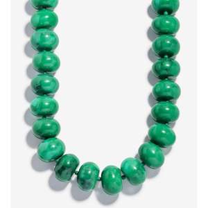 Collier en résine et en bois durablement élégant, accessoires de mode en cristal, fabriqués avec une élégance durable - Product Image 2