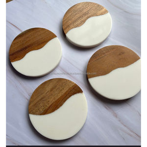 Juego de Posavasos Modernos Ecológicos de Madera con Resina de Espuma Marina y Lavanda, Detalles Dorados, para Mesa de Cocina y Hogar - Product Image 1