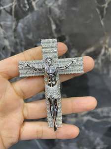 Pendentif Croix de Jésus en Argent Sterling 925 avec Charme Moissanite Micro-Serti Plaqué Rhodium Bijoux - Product Image 1