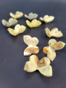 พลอยธรรมชาติแกะสลักด้วยมือผีเสื้อบินที่สวยงามขัดเงาสำหรับตกแต่งการทำนายการทำสมาธิฮวงจุ้ยรูปแกะสลักอินเดีย - Product Image 4