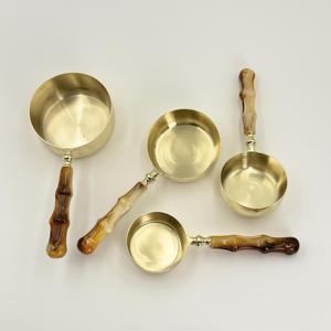 Juego de 4 Utensilios de Cocina, Tazas y Cucharas Medidoras de Acero Inoxidable con Mango de Resina para Ingredientes Secos y Líquidos - Product Image 3