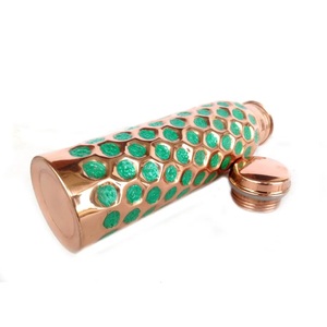 Botella de Cobre Puro con Diseño Moderno y Elegante para una Hidratación Saludable y un Uso Diario Sofisticado a Precio de Mayoreo - Product Image 2