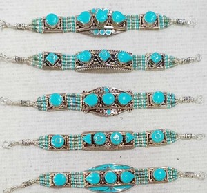Brazaletes Tradicionales Tibetanos de Moda Étnica con Turquesa, Diseño Elegante Hecho a Mano, Patrón de Paz Unisex - Product Image 1
