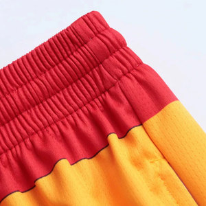 Ensemble complet d'uniformes de basketball élégants pour hommes avec maillot et short confortables, tenue de sport idéale pour les matchs et l'entraînement - Product Image 2