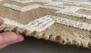 Alfombra texturizada tejida a mano, directamente de fábrica, hecha con yute natural sin teñir y algodón para interiores de lujo. - Product Image 4