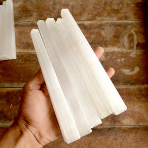 Obélisque en sélénite blanche naturelle, tour, baguette, crayon, pointes de cristal de quartz pour la guérison et la décoration intérieure, idéal comme cadeau, en provenance d'Inde. - Product Image 3
