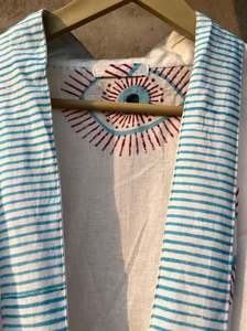 Kimono de plage imprimé à la main pour festival, robe longue ouverte sur le devant, cache-maillot de bain graphique, tenue de plage ethnique bohème pour femme - Product Image 4