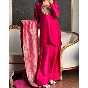 Vêtements et accessoires musulmans traditionnels de créateur-Top de fête avec Farshi Salwar et Dupatta - Product Image 2