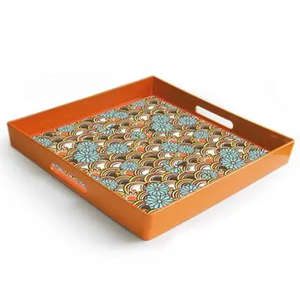 Plateau de service en bois avec une construction robuste permettant le déplacement en toute sécurité des plats, des tasses, des bols et des ustensiles. - Product Image 4